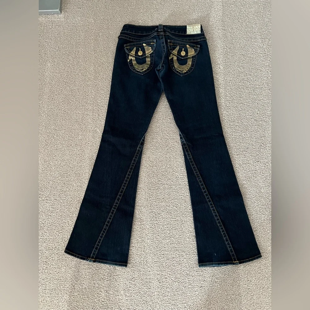 True Religion Joey Gold Foil Pocket Twisted Hem Slim Flare Jeans – Dark Wash - Picture 4 of 13